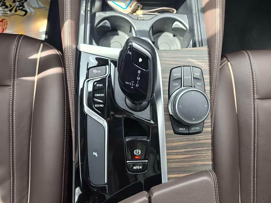 BMW 5 Series 2019 — фото 12