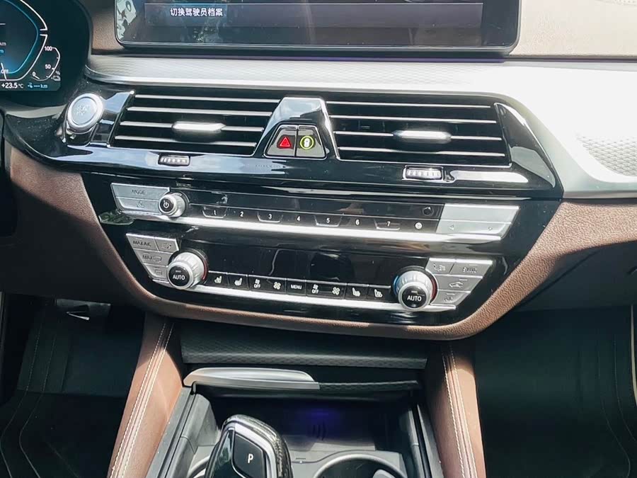 BMW 5 Series New Energy 2021 — фото 11