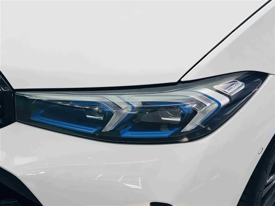 BMW 3 Series 2023 — фото 11