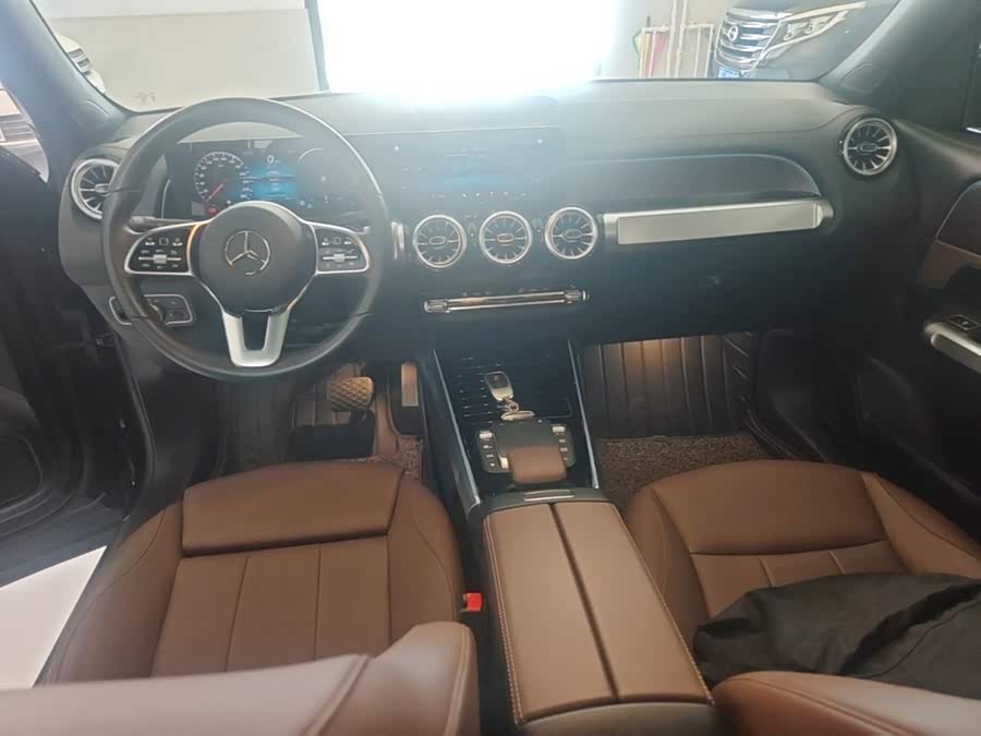 Mercedes-Benz GLB 2023