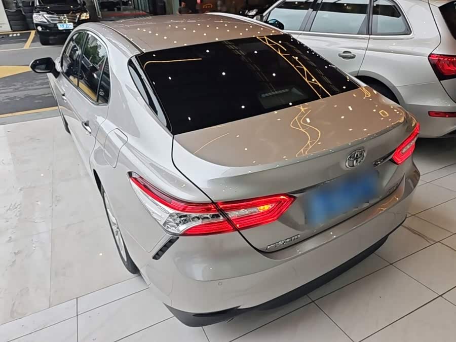 Toyota Camry 2019 — фото 23