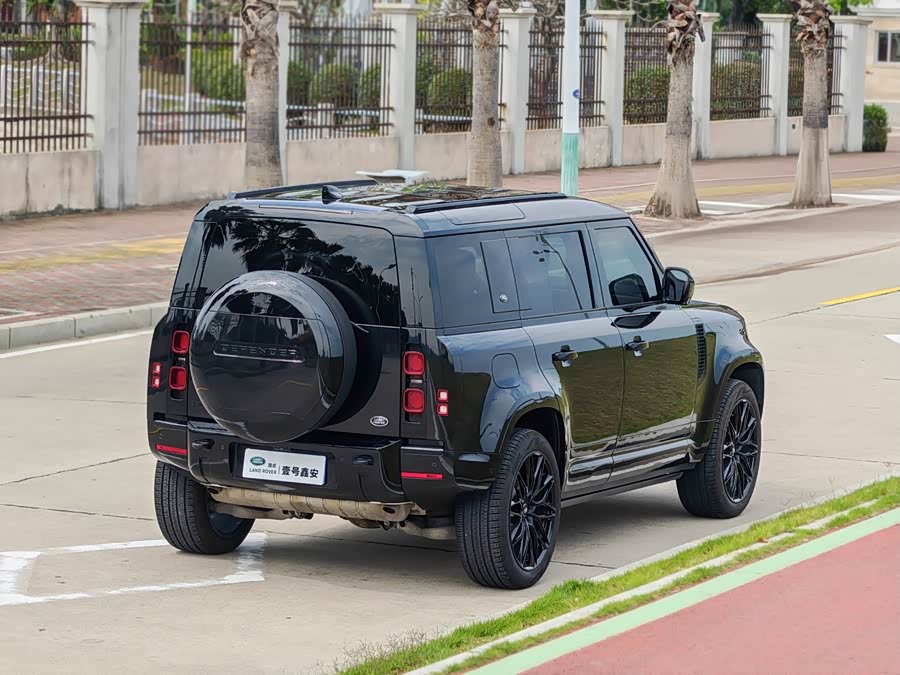 Land Rover Defender 2024