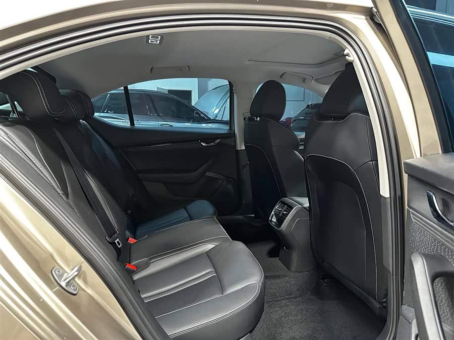 Skoda Octavia 2022 — фото 17