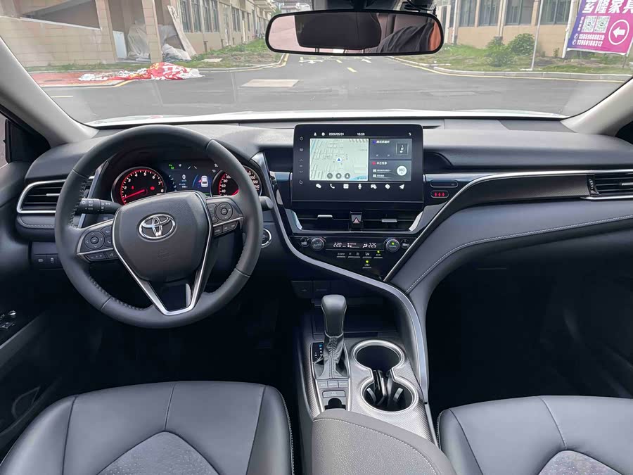 Toyota Camry 2023 — фото 8