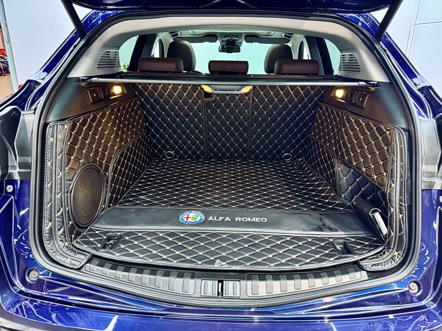 Alfa Romeo Stelvio 2017 — фото 23