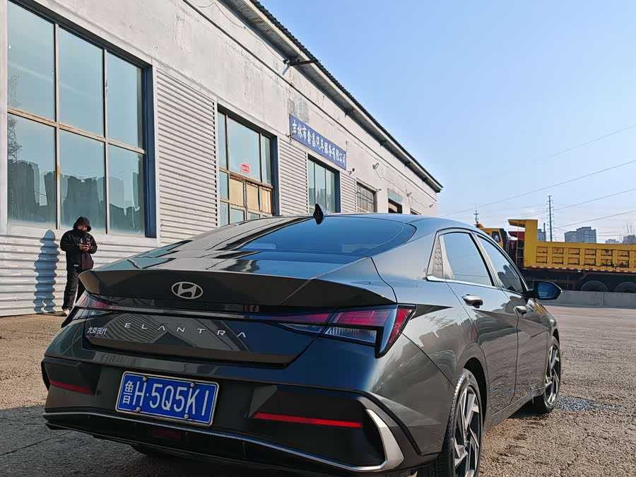 Hyundai Elantra 2023 — фото 11