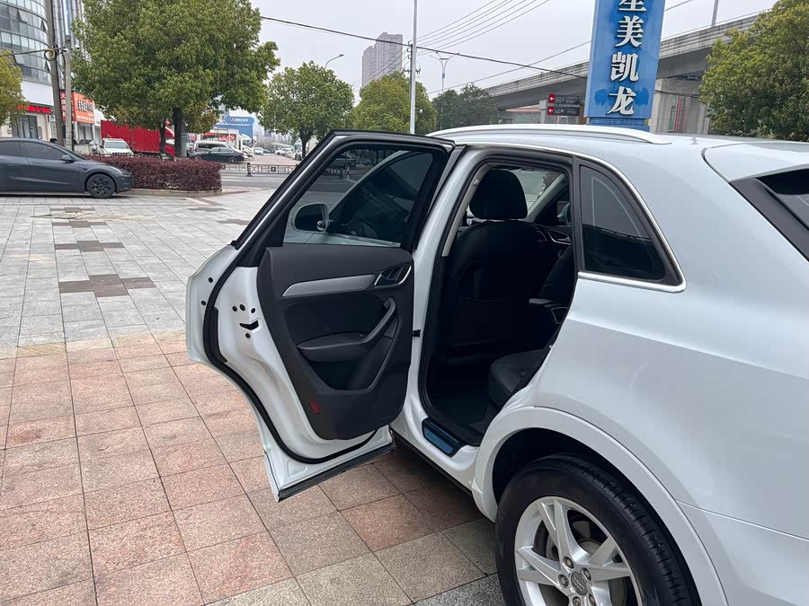 Audi Q3 2018 — фото 11