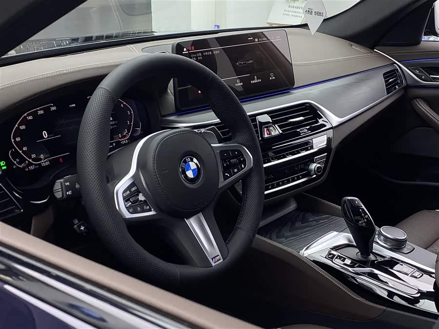 BMW 5 Series 2022 — фото 20