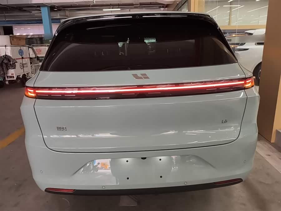 Li Auto L6 2025