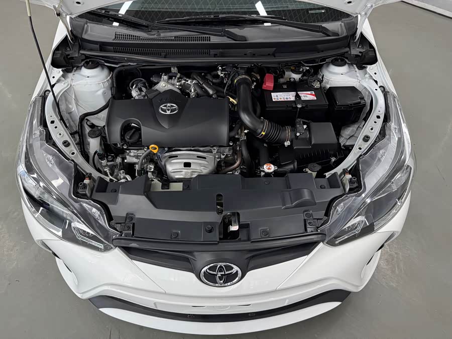 Toyota Yaris L 2022 — фото 16