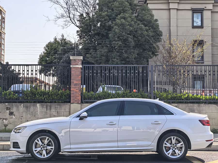 Audi A4L 2018
