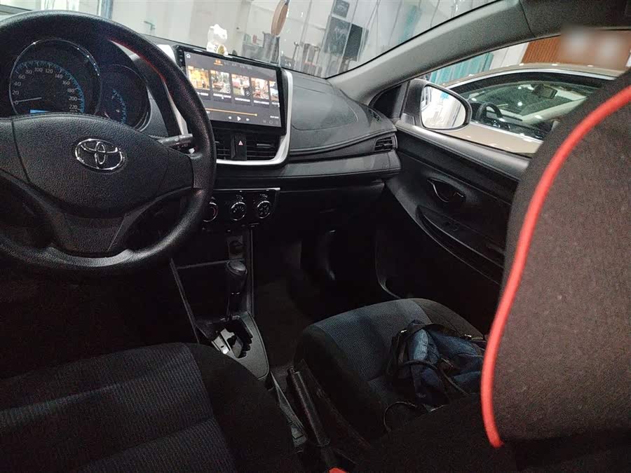 Toyota Yaris L 2016 — фото 10