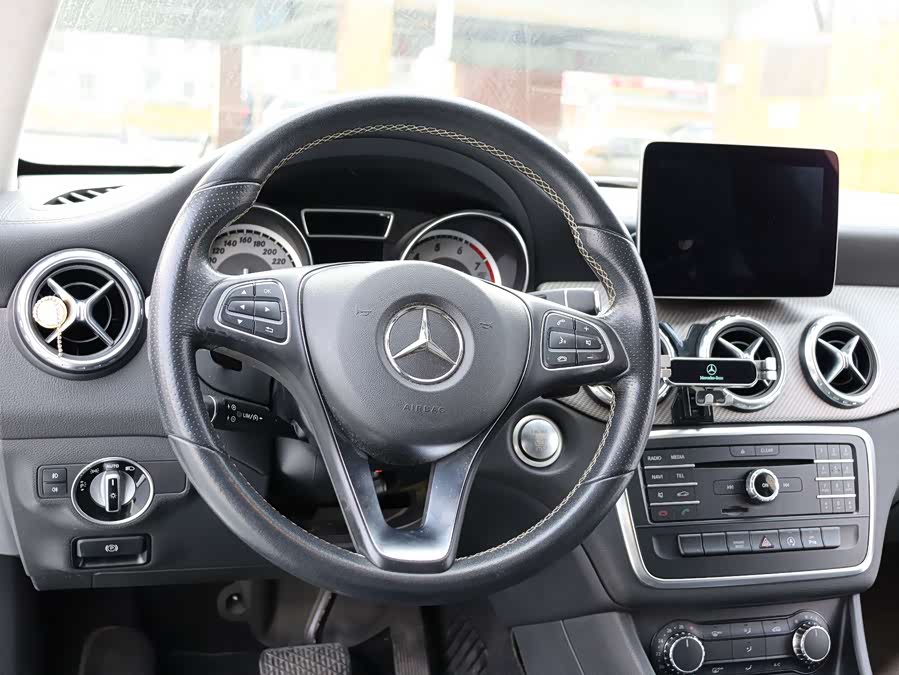 Mercedes-Benz GLA 2016 — фото 19