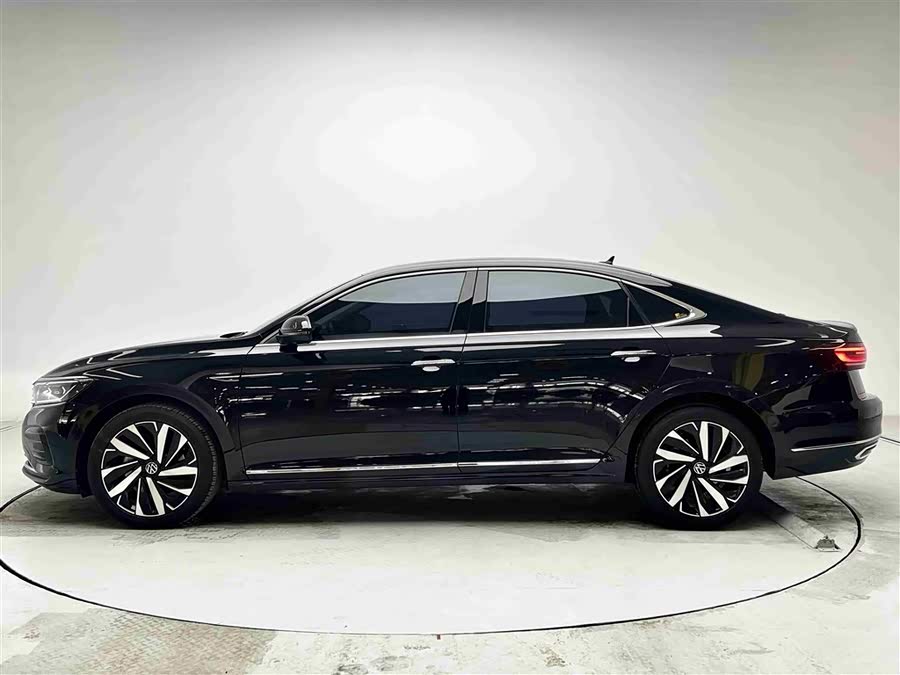 Volkswagen Passat 2023 — фото 21