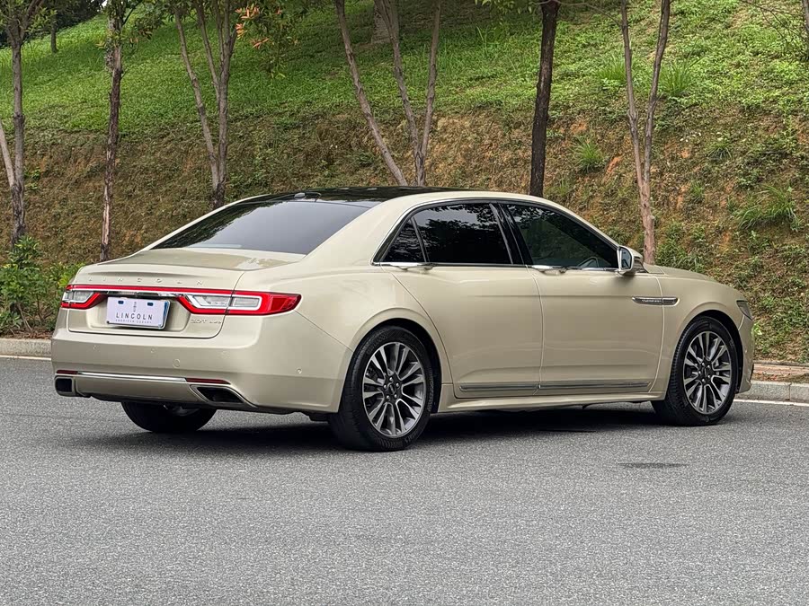 Lincoln Continental 2017 — фото 9