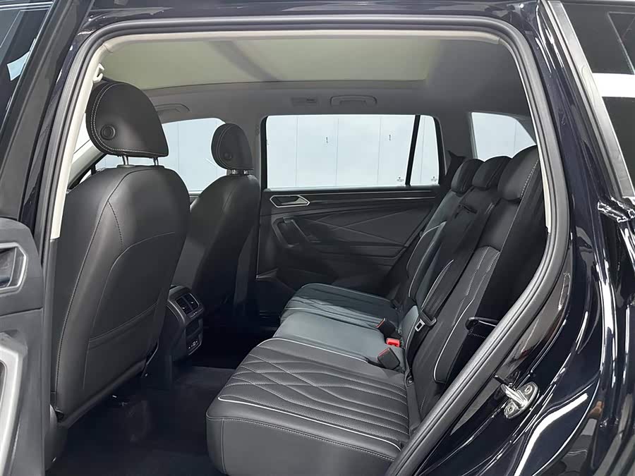 Volkswagen Tiguan L 2023 — фото 15