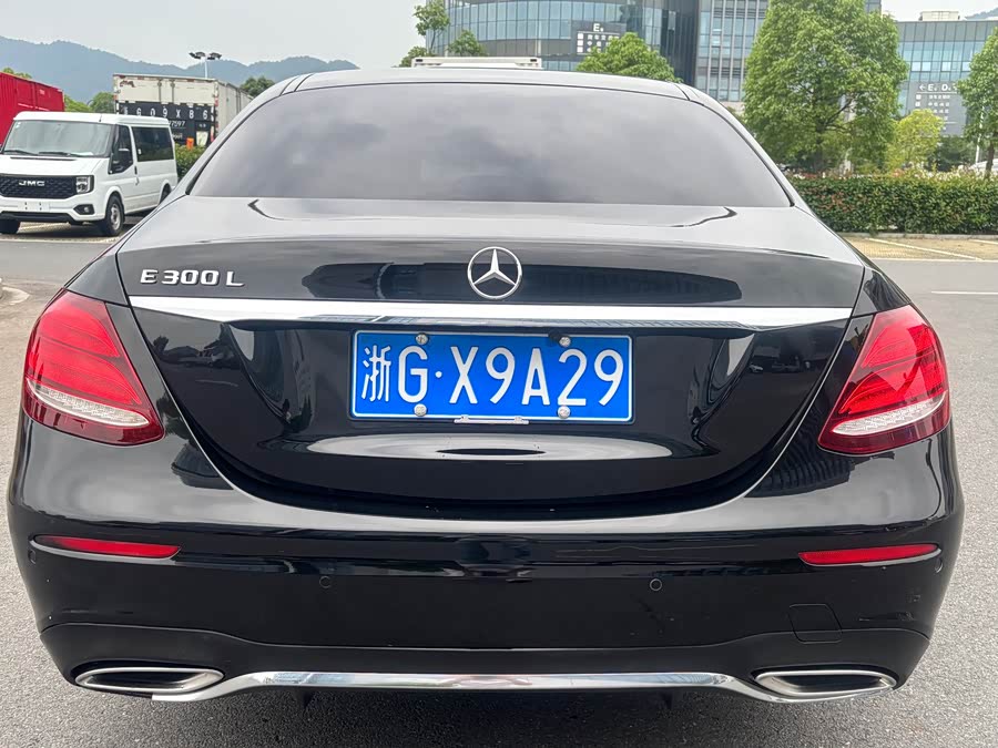 Mercedes-Benz E-Class 2019 — фото 15