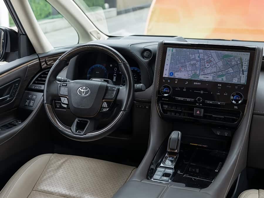 Toyota Alphard 2024 — фото 11
