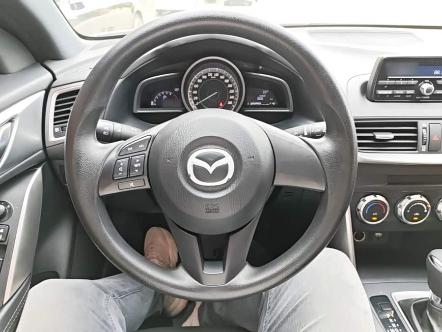 Mazda CX-4 2016 — фото 11