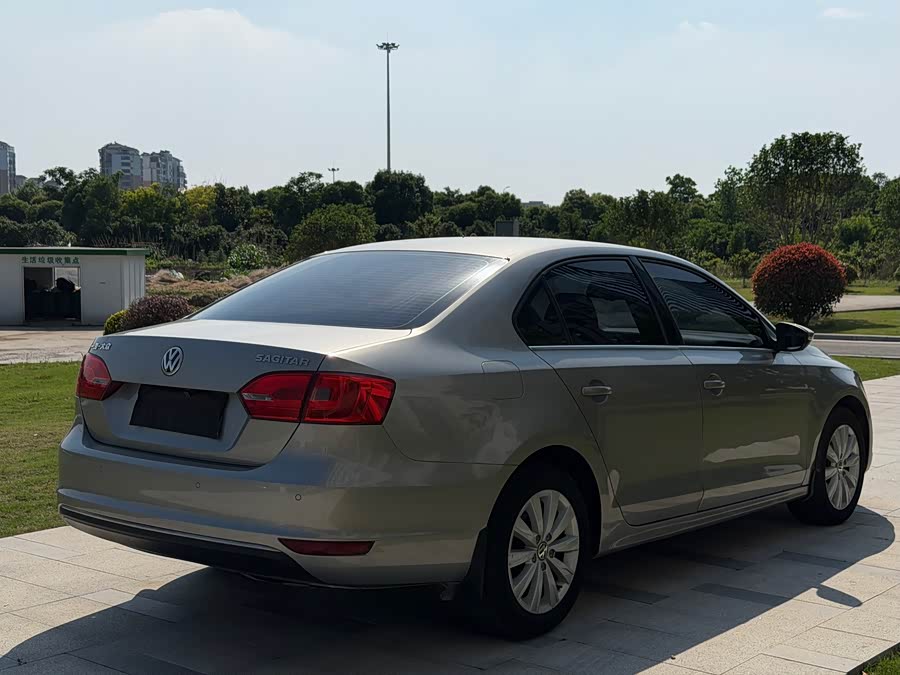 Volkswagen Sagitar 2015