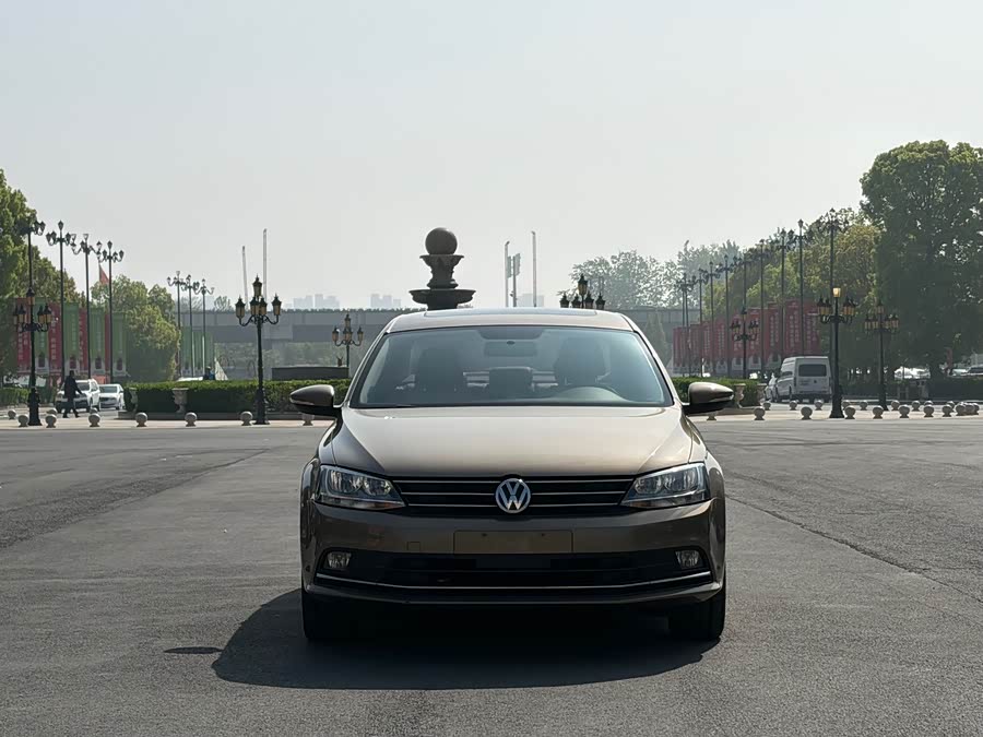 Volkswagen Sagitar 2015
