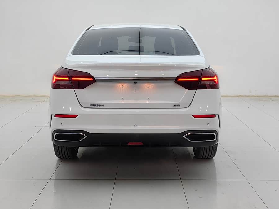 Geely Emgrand 2022