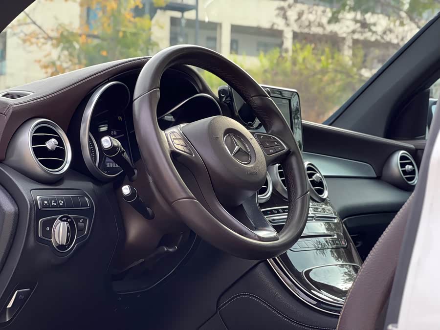 Mercedes-Benz GLC 2017 — фото 10
