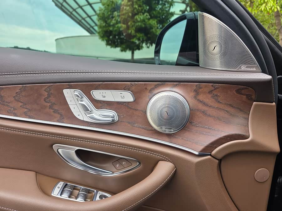 Mercedes-Benz E-Class 2023 — фото 10