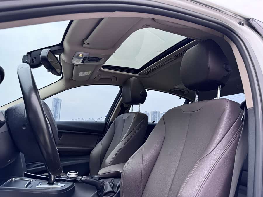 BMW 3 Series 2018 — фото 10