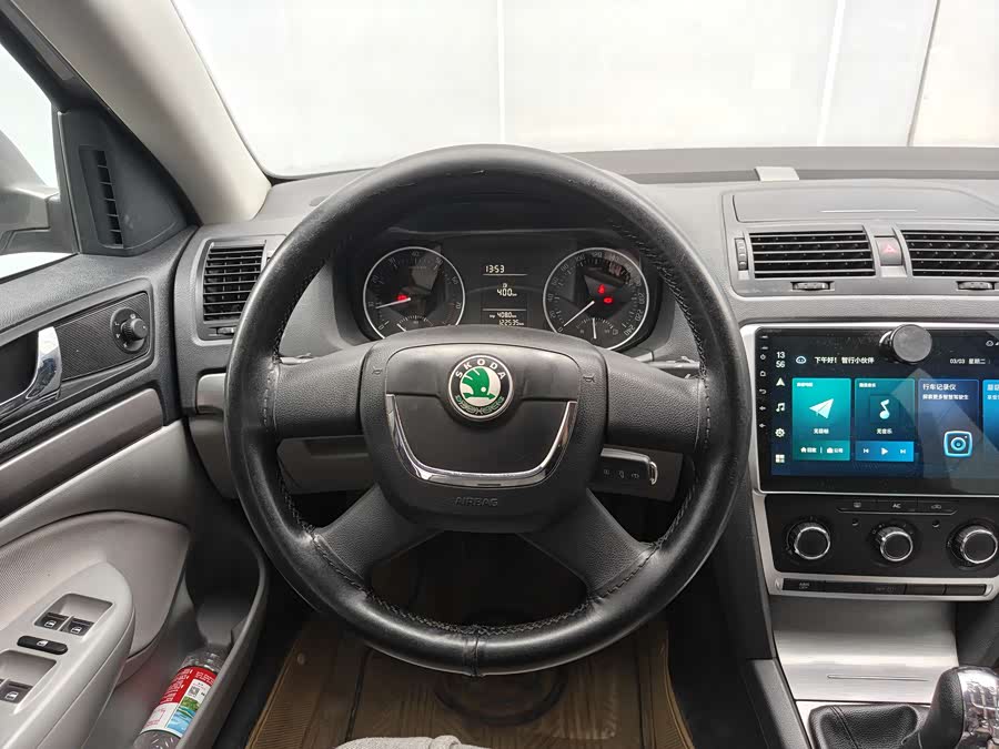 Skoda Octavia 2013 — фото 10