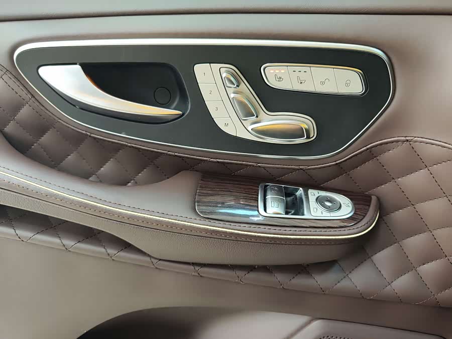 Mercedes-Benz V-Class 2017 — фото 16