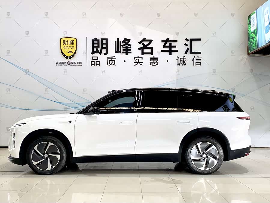 NIO ES8 2024