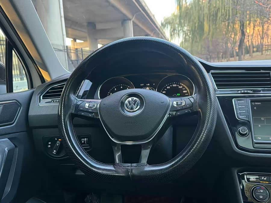 Volkswagen Tiguan L 2018 — фото 12