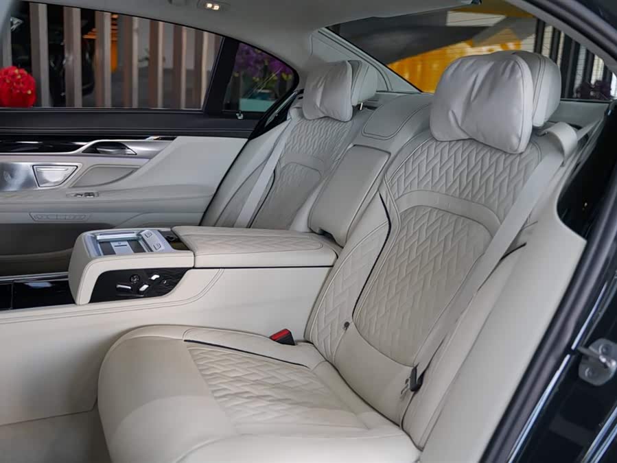 BMW 7 Series 2019 — фото 16