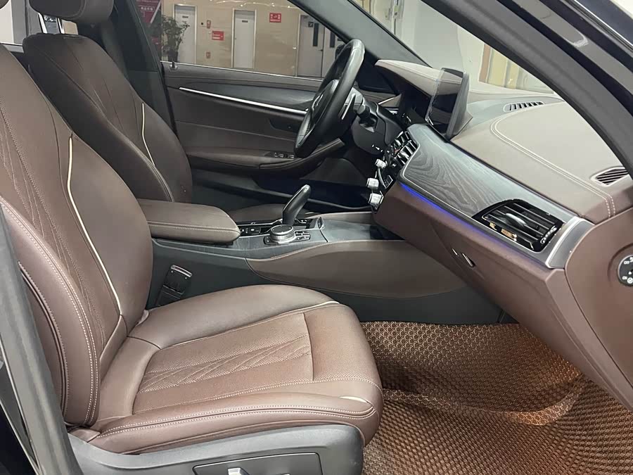BMW 5 Series 2021 — фото 10