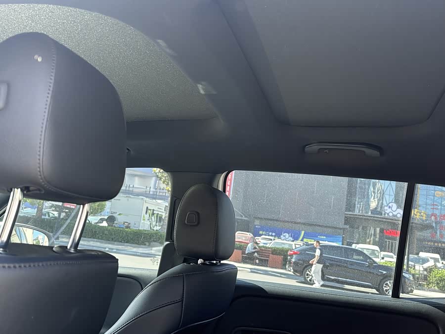 Mercedes-Benz GLB 2023