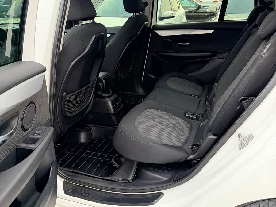 BMW 2 Series Wagon 2015