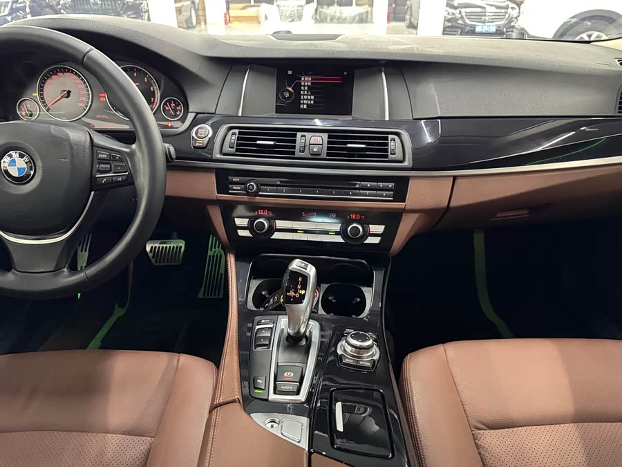 BMW 5 Series 2017 — фото 12