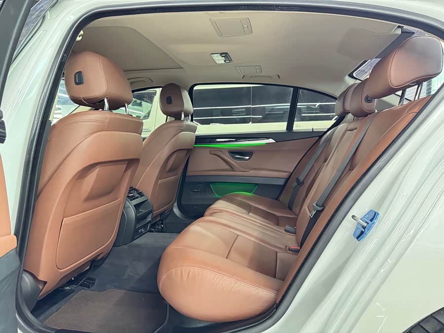 BMW 5 Series 2017 — фото 10
