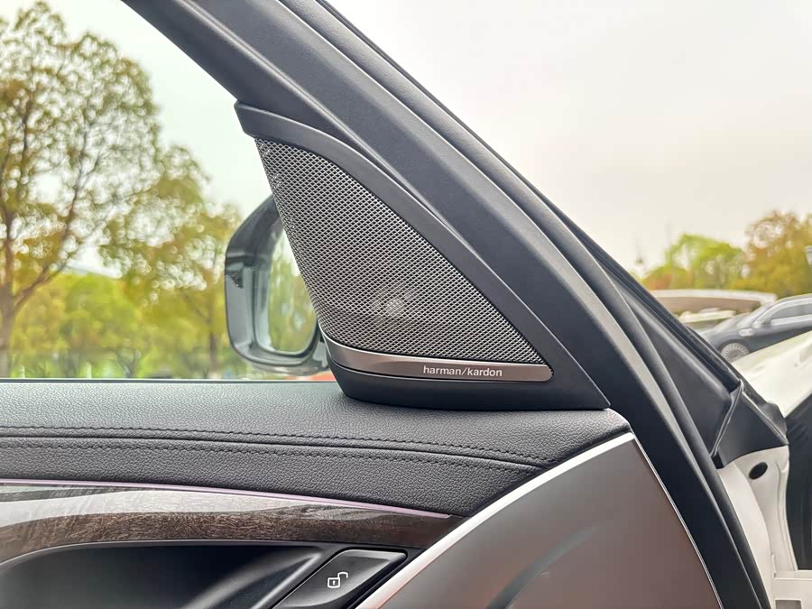 BMW 5 Series 2018 — фото 17