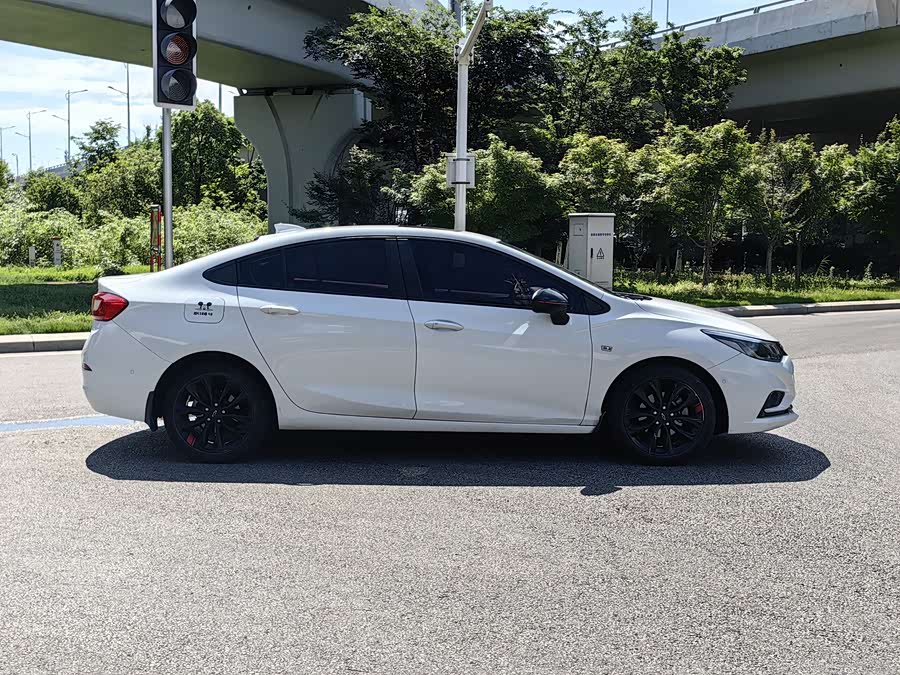 Chevrolet Cruze 2018 — фото 10
