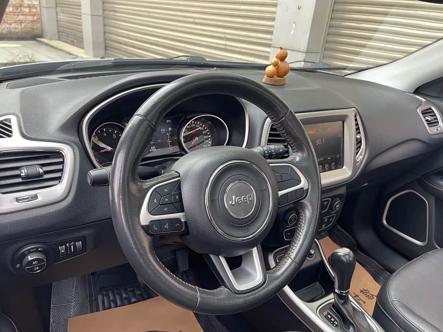 Jeep Compass 2017 — фото 10