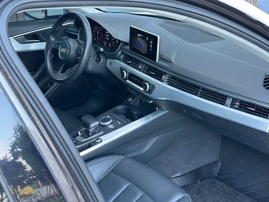 Audi A4L 2018