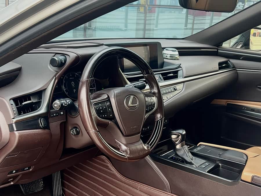 Lexus ES 2018