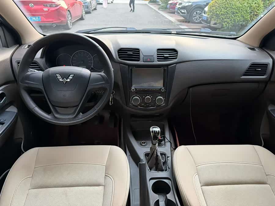Wuling Hongguang 2014