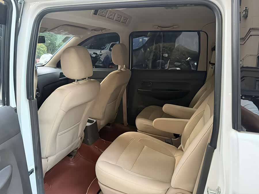 Wuling Hongguang 2014