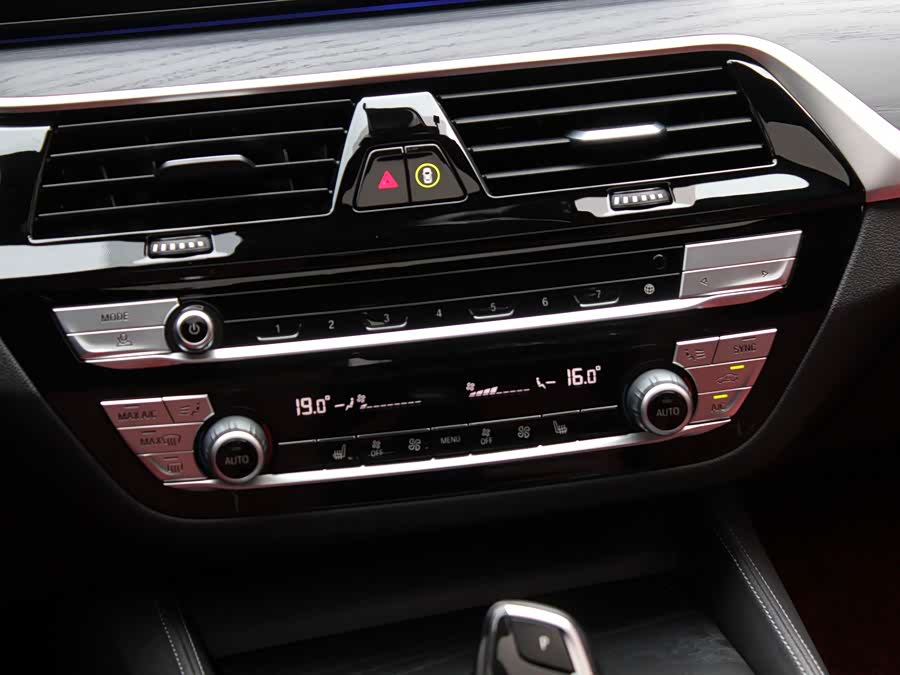 BMW 5 Series 2021 — фото 13
