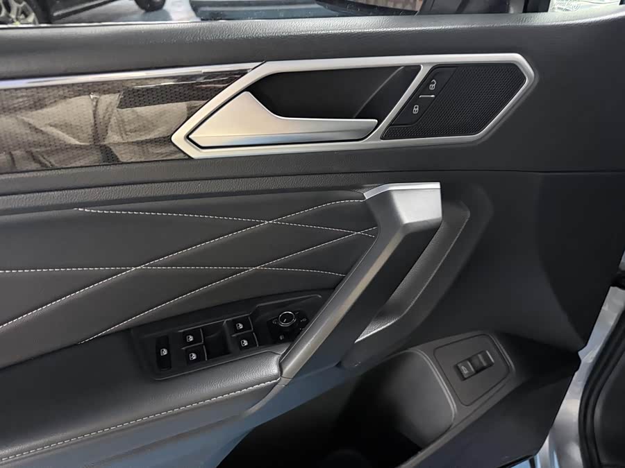 Volkswagen Tiguan L 2022 — фото 10