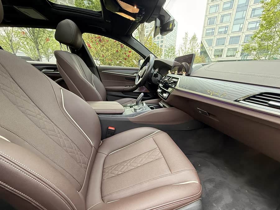 BMW 5 Series New Energy 2021 — фото 9