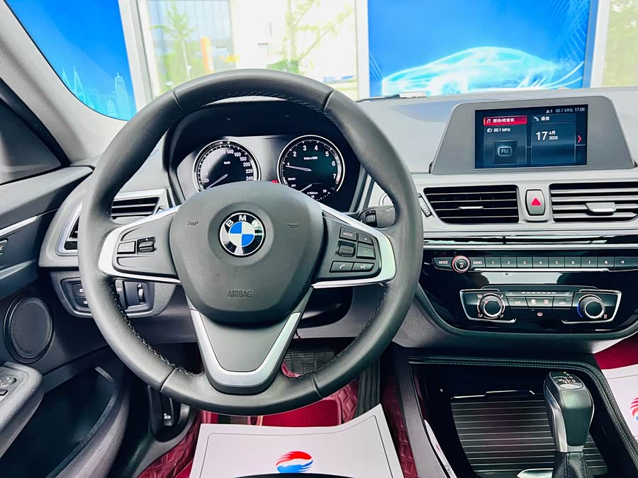 BMW 1 Series 2018 — фото 17